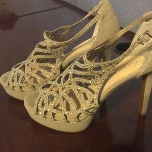 Beautiful beige gold heels